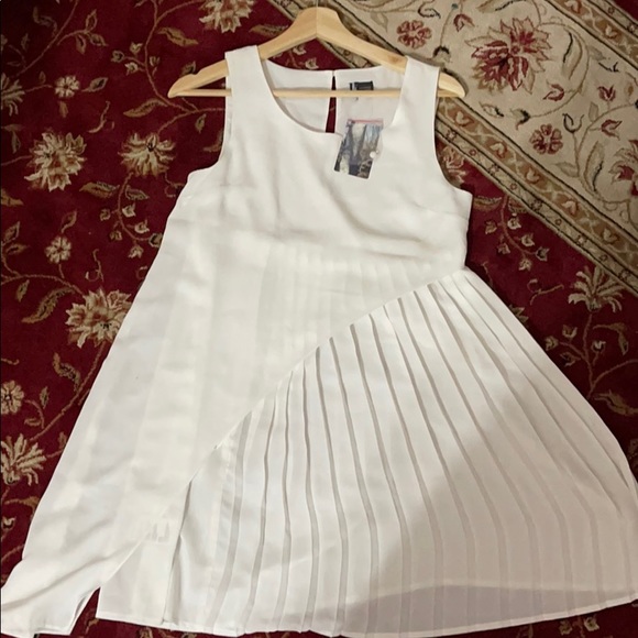 Urban Outfitters White Pleated sleeveless dress - Picture 5 of 5